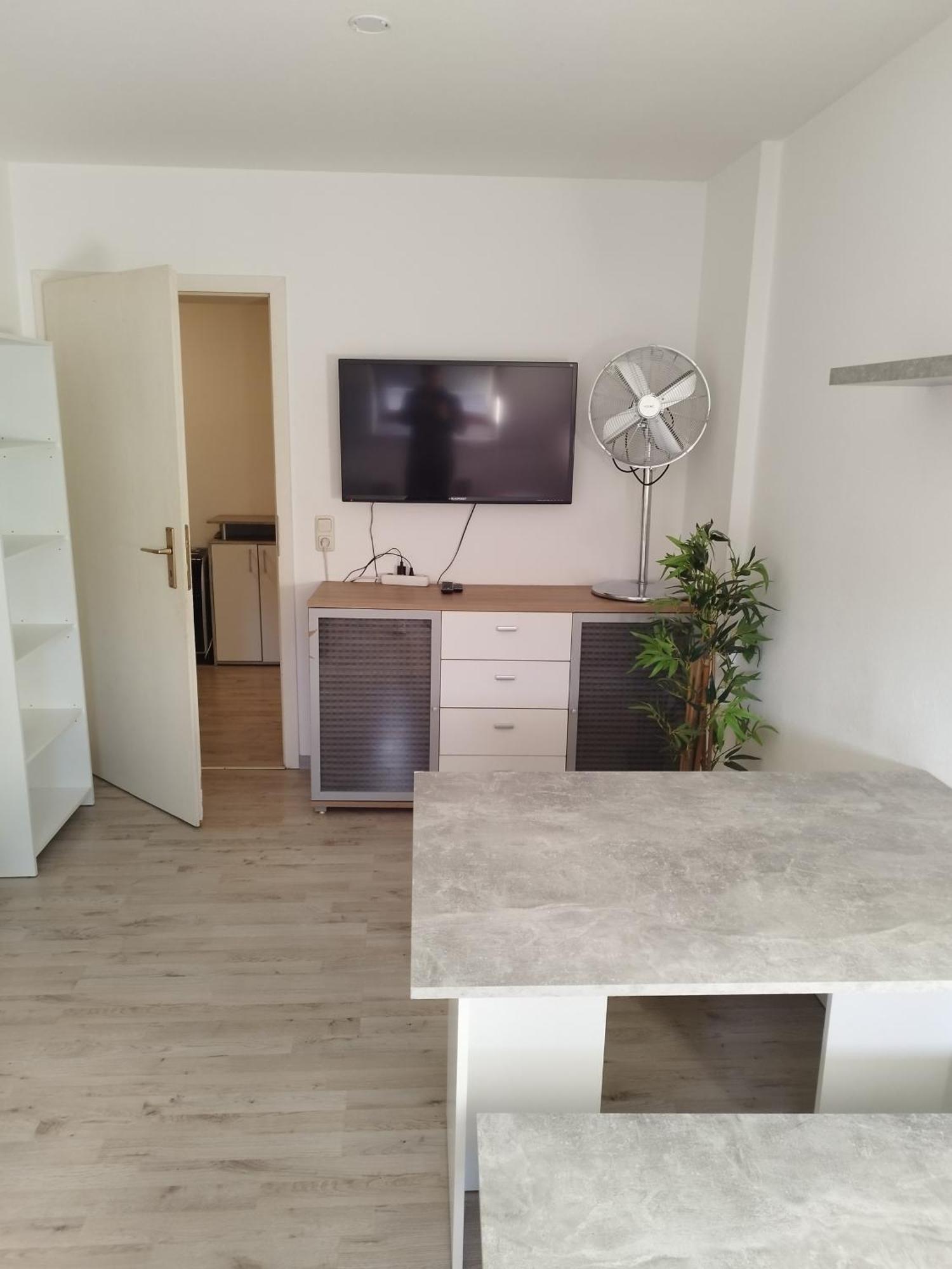 Flex Aparts - Grosse, Moeblierte Wohnung In Zwickau Mit 2 Zimmern المظهر الخارجي الصورة